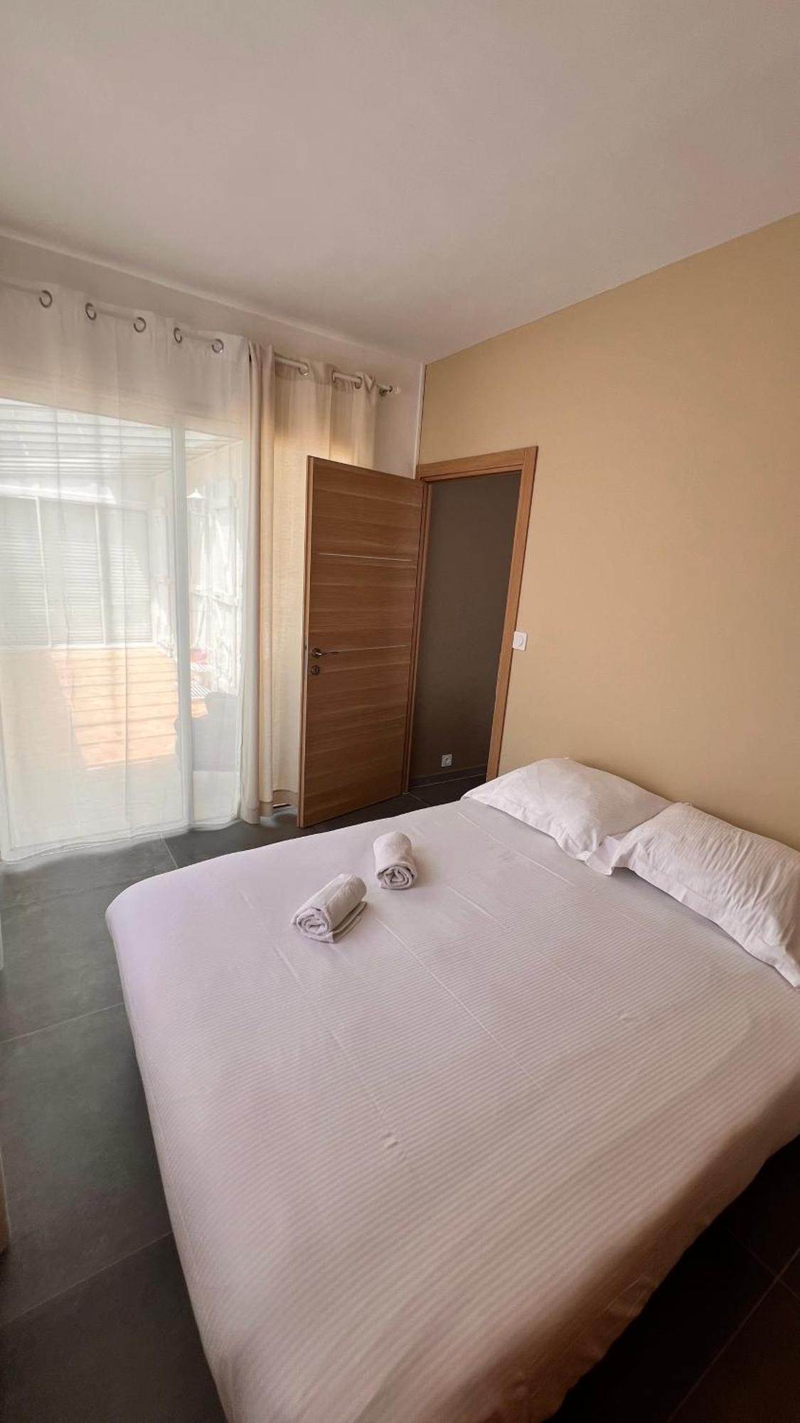Residence Inaya Six-Fours-les-Plages Exteriör bild
